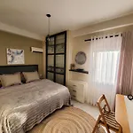 Francie\'S Apartment, Tirana